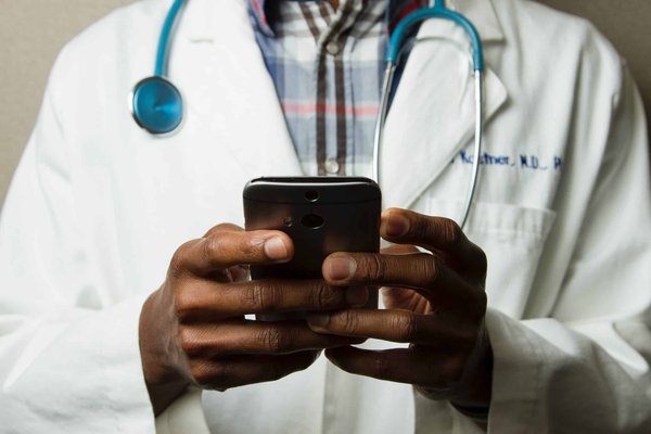 Quels sont les enjeux de la confidentialité des données dans les applications de santé ?